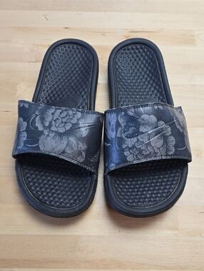 Women’s Nike Benassi JDI Print Slide Sandals Shoes Black Gray Size US 8